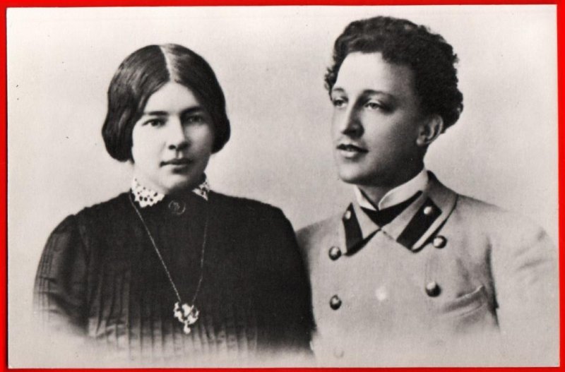 11128_aleksandr_blok_mendeleeva_stikhi_para_dvoek_poet_poezija_ljubov_mundir_forma_1980_chistaja.jpg